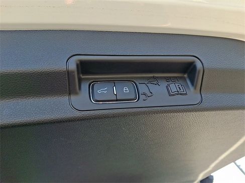 Certified 2022 Ford Explorer XLT w/ Equipment Group 202A image 31