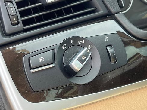 Used 2011 BMW 535i xDrive Sedan image 17