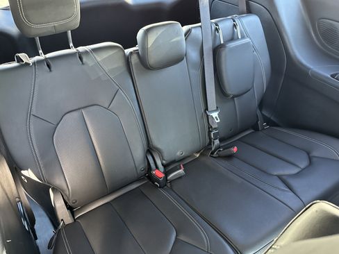 Used 2021 Chrysler Pacifica Touring-L w/ Uconnect Theater Family Group image 22