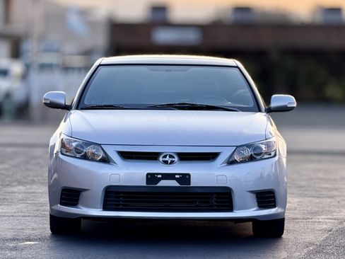 Used 2013 Scion tC FWD image 4