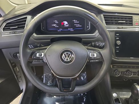 Used 2020 Volkswagen Tiguan SEL image 19
