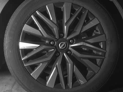 Used 2025 Nissan Altima 2.5 SV FWD image 13