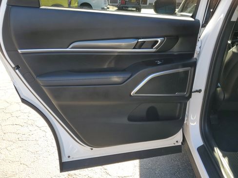 Used 2024 Kia Telluride LX image 11