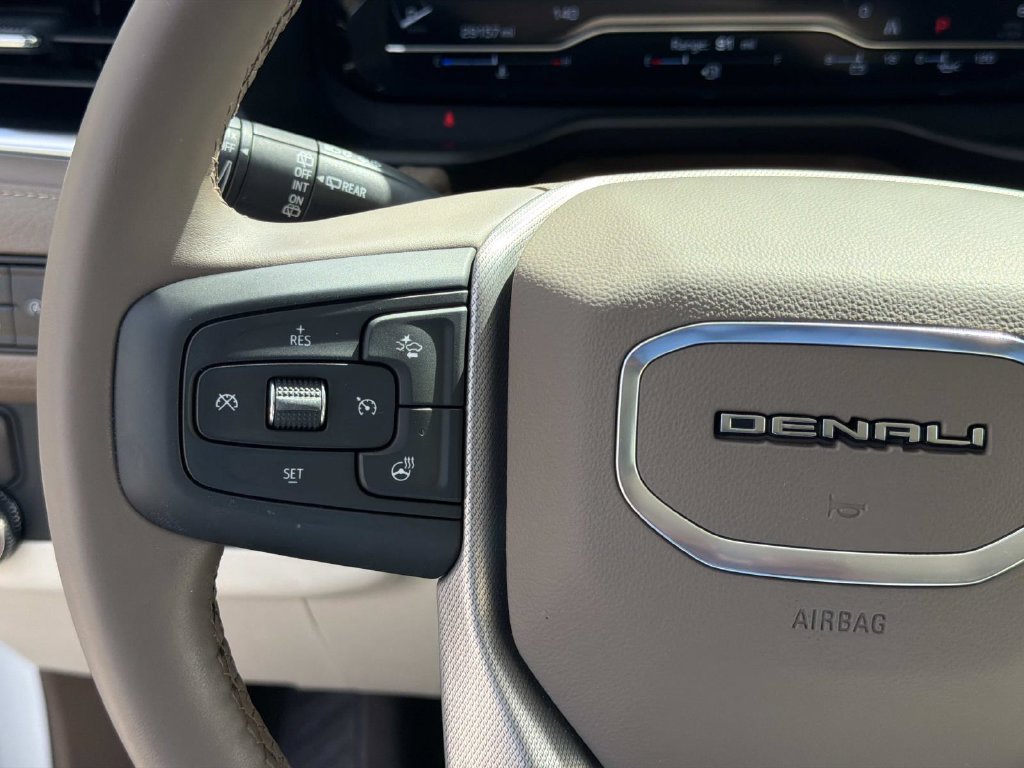 Used 2024 GMC Yukon Denali RWD image 23
