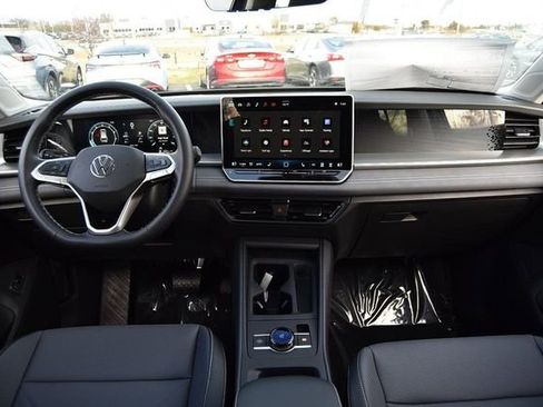 New 2026 Volkswagen Tiguan SE image 7