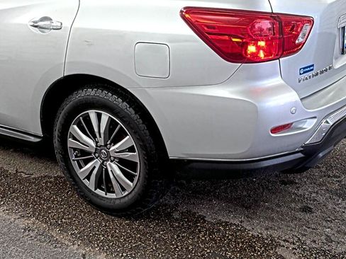 Used 2018 Nissan Pathfinder SV AWD/4WD image 21