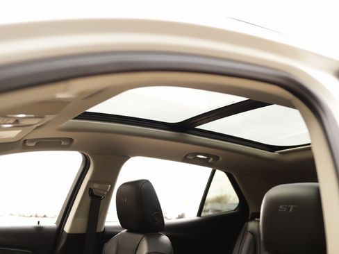 Used 2023 Buick Envision Essence w/ Sport Touring Package image 23