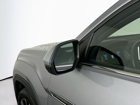 Used 2024 Volkswagen Atlas Cross Sport SE image 16