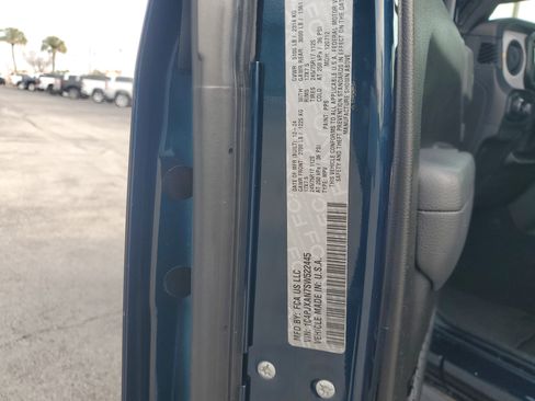 Used 2025 Jeep Wrangler Sport image 30