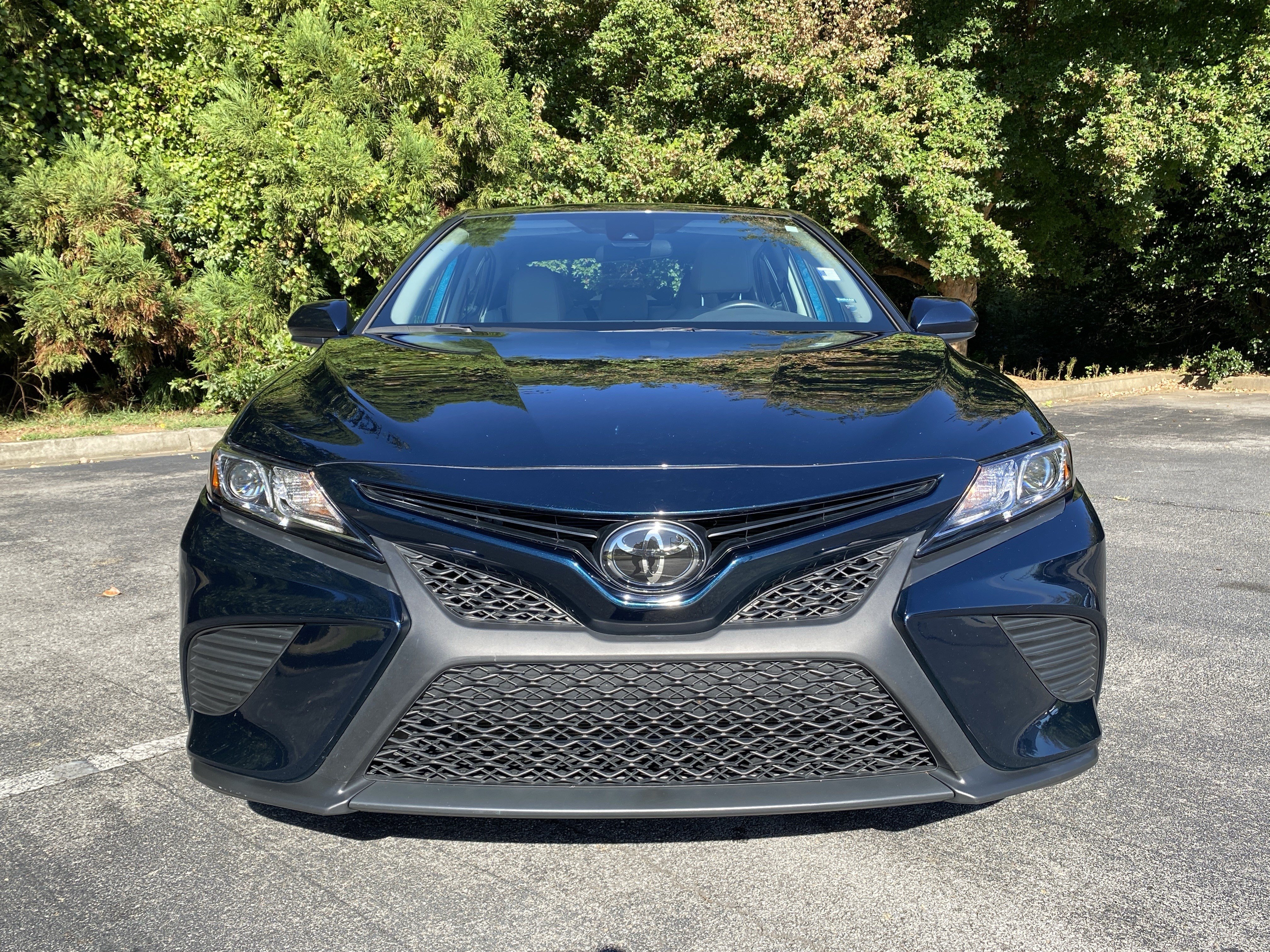 Used 2020 Toyota Camry SE FWD image 3