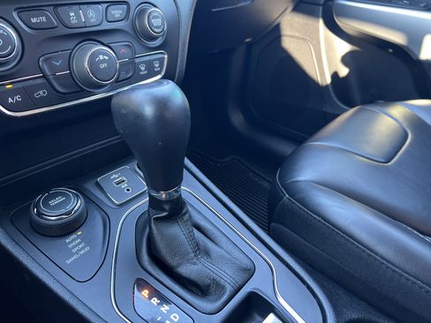 Used 2022 Jeep Cherokee Latitude image 28