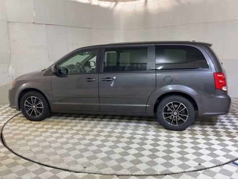 Used 2017 Dodge Grand Caravan SE FWD image 8