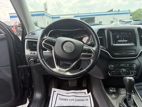 Used 2019 Jeep Cherokee Latitude Plus w/ Cold Weather Group AWD/4WD image 13