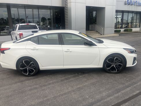Used 2024 Nissan Altima 2.5 SR FWD image 8