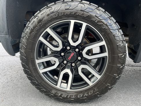 Used 2022 GMC Sierra 1500 AT4 w/ AT4 Preferred Package AWD/4WD image 17