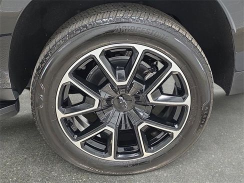 Used 2025 Chevrolet Suburban RST w/ Comfort Package image 33