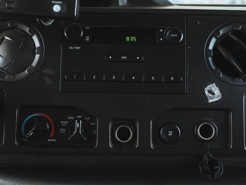 Used 2014 Ford E-150 and Econoline 150 w/ Power Group image 18