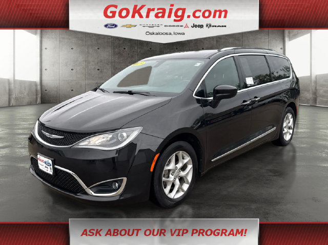 Used 2019 Chrysler Pacifica Touring-L FWD image 1