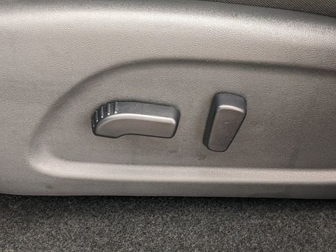 Used 2019 Nissan Pathfinder SV image 17