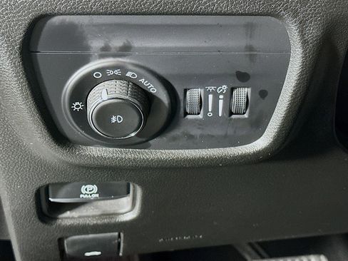 Used 2023 Jeep Grand Cherokee L Limited w/ Trailer Tow Group (B) image 17