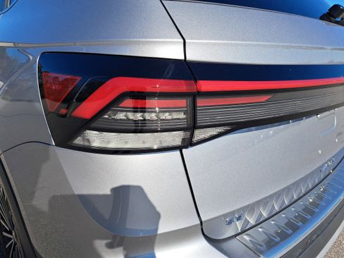 New 2026 Volkswagen Taos SE image 13