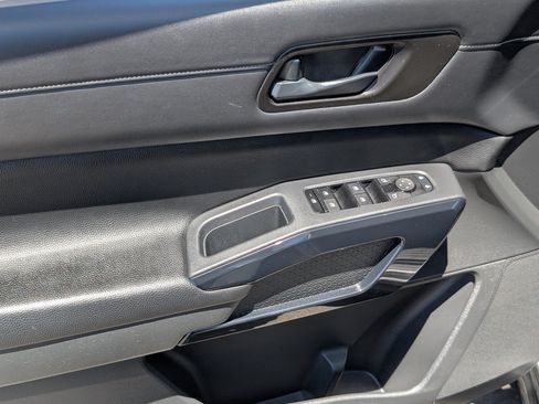 Used 2024 Nissan Pathfinder SV w/ Black Appearance Package FWD image 16