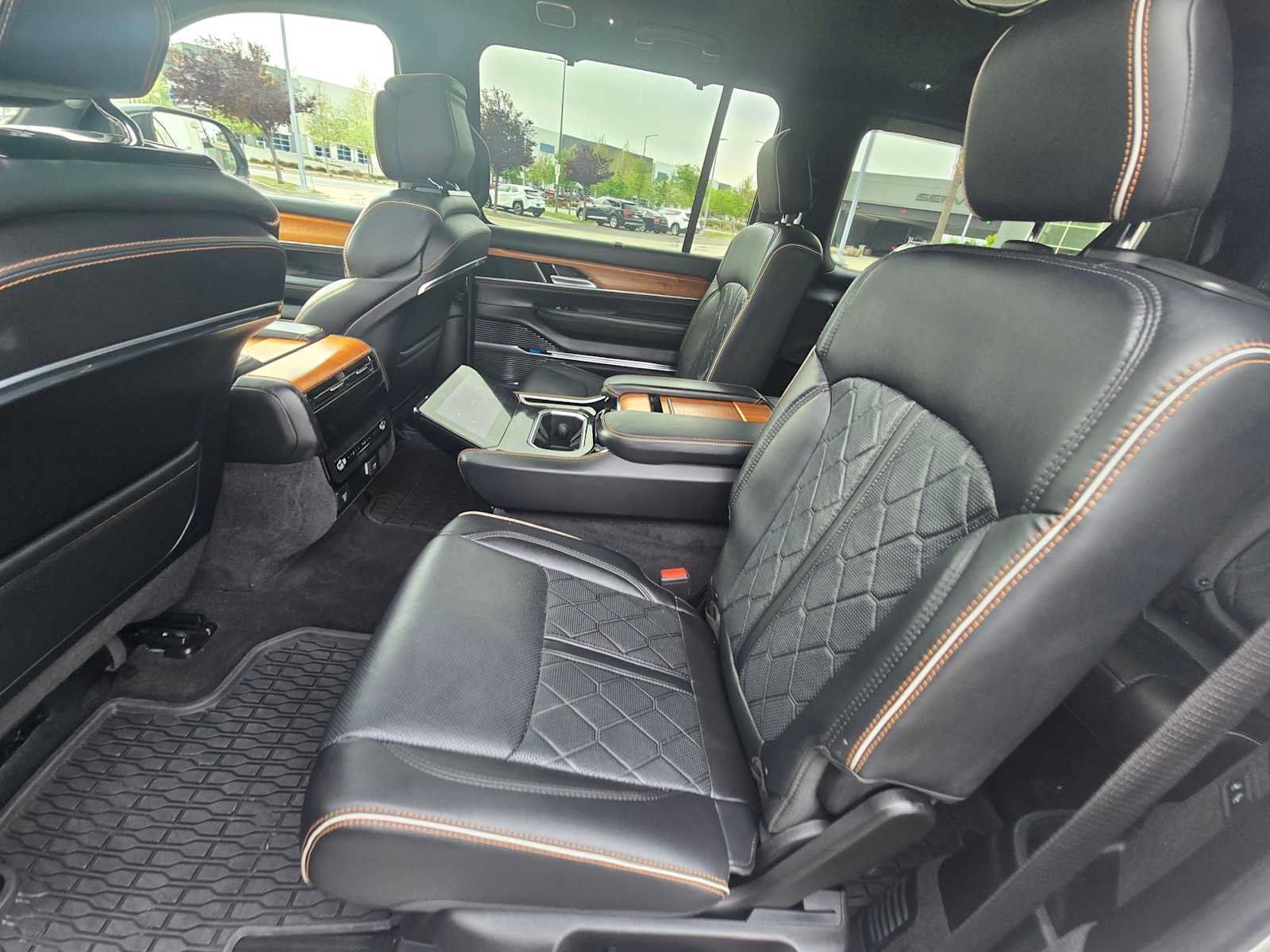 Used 2024 Jeep Grand Wagoneer L Series III AWD/4WD image 23