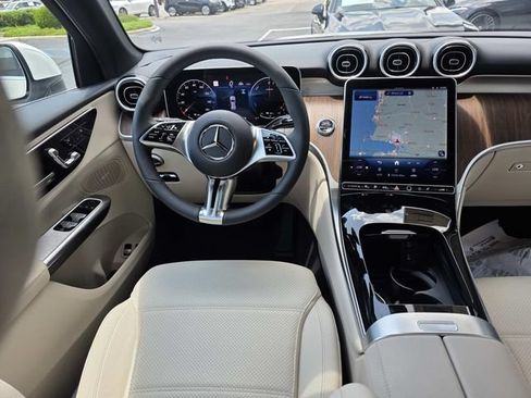 Used 2025 Mercedes-Benz GLC 350e 4MATIC image 5