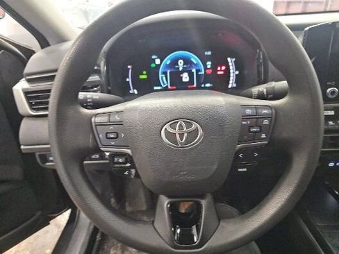 Used 2025 Toyota Camry LE image 11
