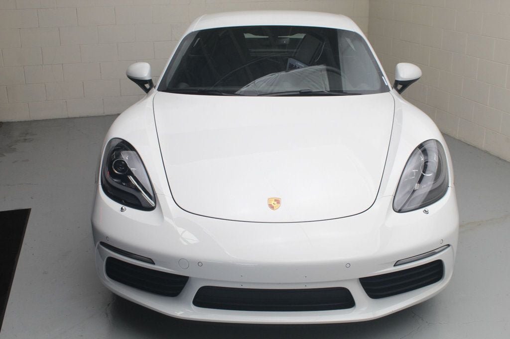 Used 2022 Porsche 718 Cayman RWD image 3
