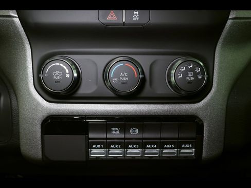 Used 2024 RAM 2500 Tradesman w/ Chrome Appearance Group image 15