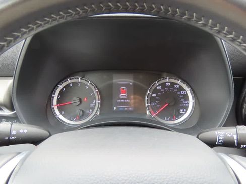 Used 2020 Toyota Highlander LE image 25