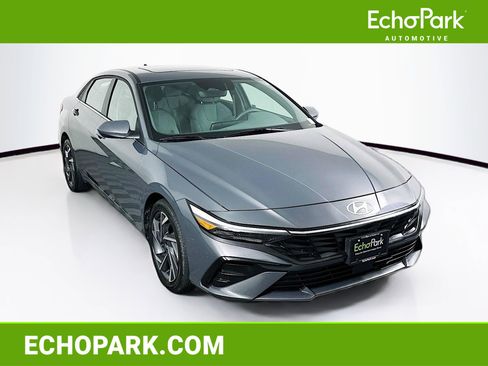 Used 2025 Hyundai Elantra SEL FWD image 1