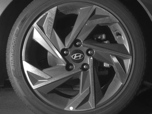 Used 2025 Hyundai Elantra SEL FWD image 13