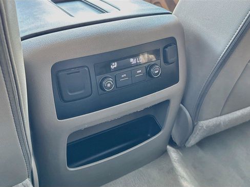 Used 2019 Chevrolet Suburban LT RWD image 25