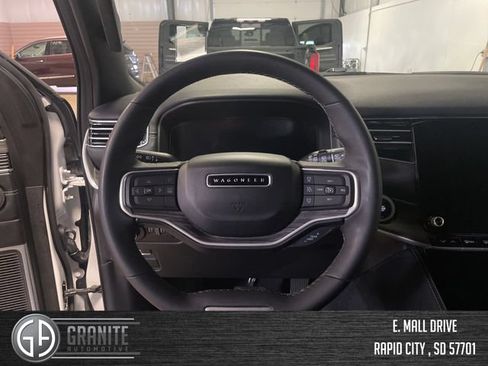 Used 2024 Jeep Wagoneer Series II AWD/4WD image 15