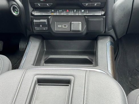 Used 2021 Chevrolet Silverado 1500 RST w/ LPO, Blackout Package AWD/4WD image 17