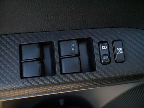 Used 2014 Toyota RAV4 LE image 19