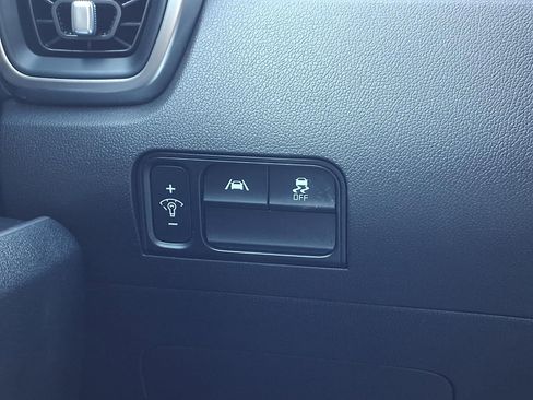 Used 2023 Kia Sorento LX image 16