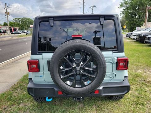 Used 2023 Jeep Wrangler Unlimited Sahara AWD/4WD image 8