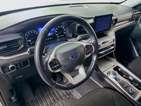 Used 2023 Ford Explorer XLT AWD/4WD image 11