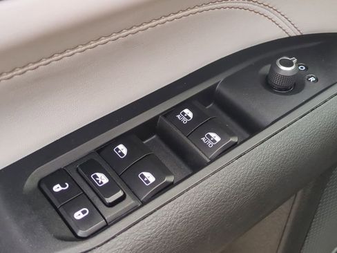 Used 2024 Jeep Compass Limited w/ Elite Group image 12