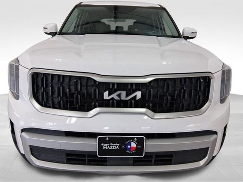 Used 2025 Kia Telluride LX FWD image 2