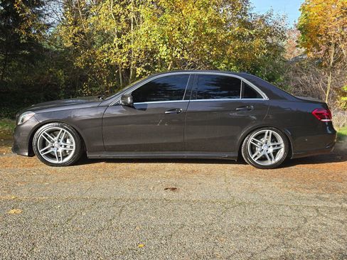 Used 2014 Mercedes-Benz E 550 4MATIC Sedan image 2