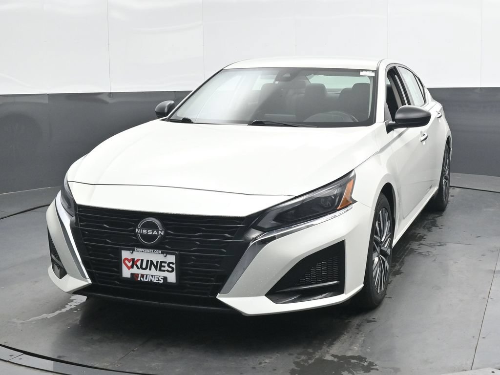 Used 2024 Nissan Altima 2.5 SV FWD image 6