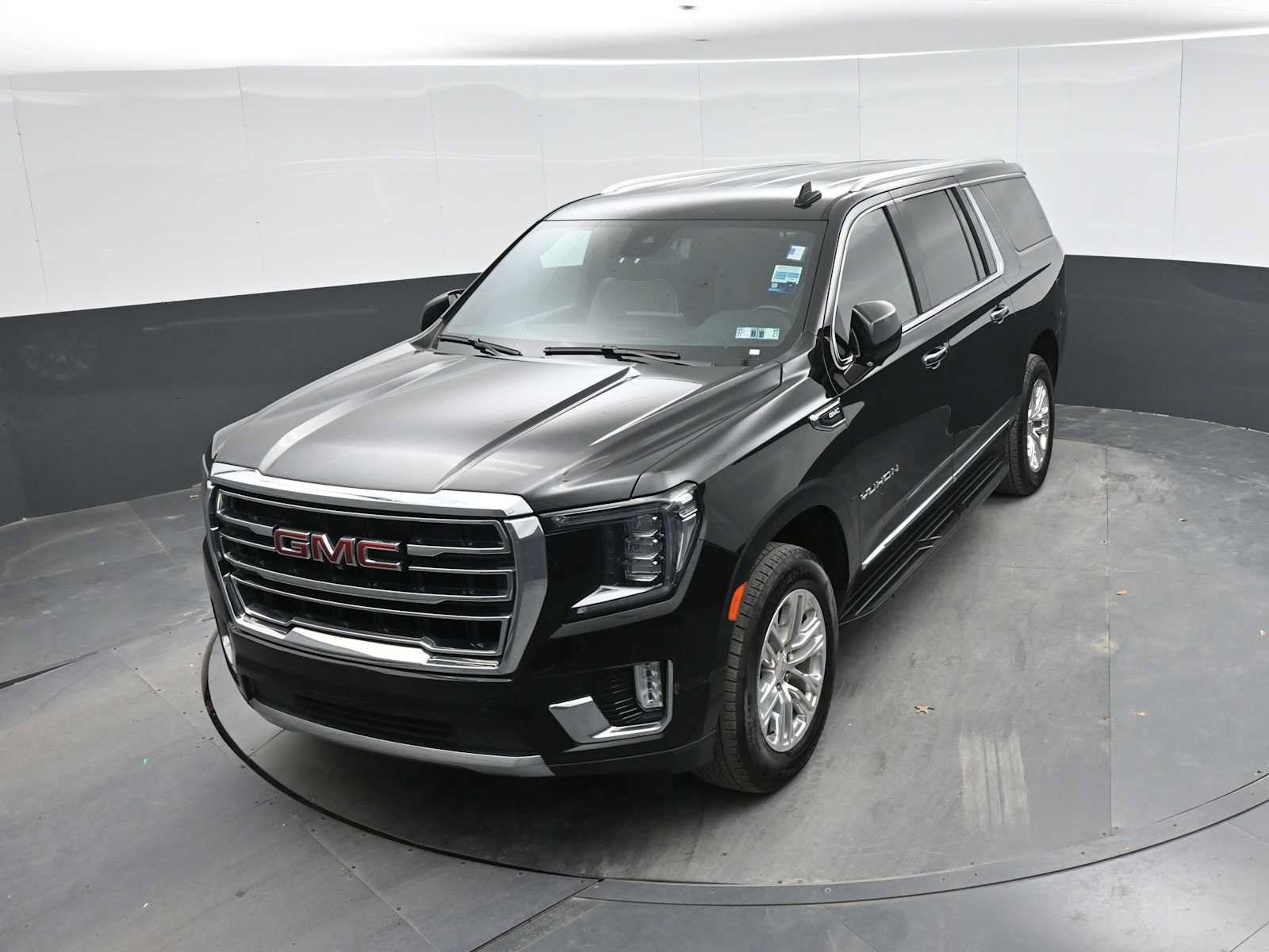 Used 2024 GMC Yukon XL SLT w/ SLT Luxury Package AWD/4WD image 31