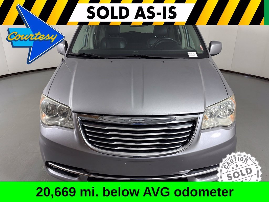 Used 2014 Chrysler Town & Country Touring FWD image 3