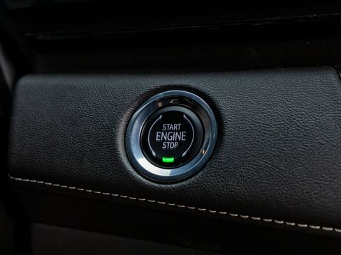 Used 2023 Cadillac Escalade Luxury RWD image 12