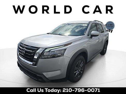 Used 2025 Nissan Pathfinder SV FWD image 4