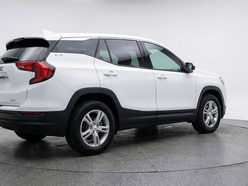 Used 2024 GMC Terrain SLE image 9